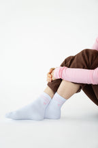 Lavoréa Everyday Cushioned Socks in Pink, close side view of the fit around the ankle