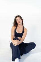 Lavoréa Everyday Sports Bra in Navy Blue, organic cotton, worn in movement