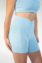 Lavoréa Ruched Waist Pocket Shorts in Light Blue, organic cotton, detail of the fabric