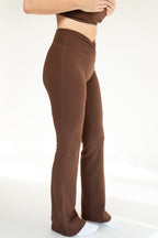 Lavoréa High Waist Flare Leggings in organic cotton, detail of the high waistband