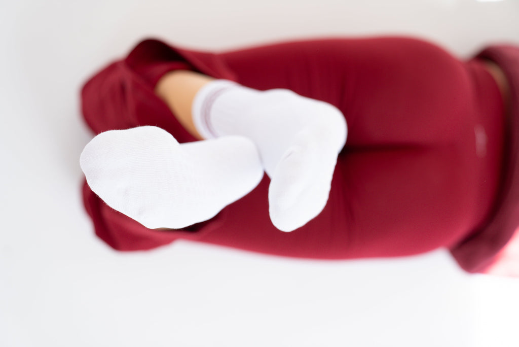 Lavoréa Pilates Cushioned Grip Socks in Burgundy, close view of the grip sole